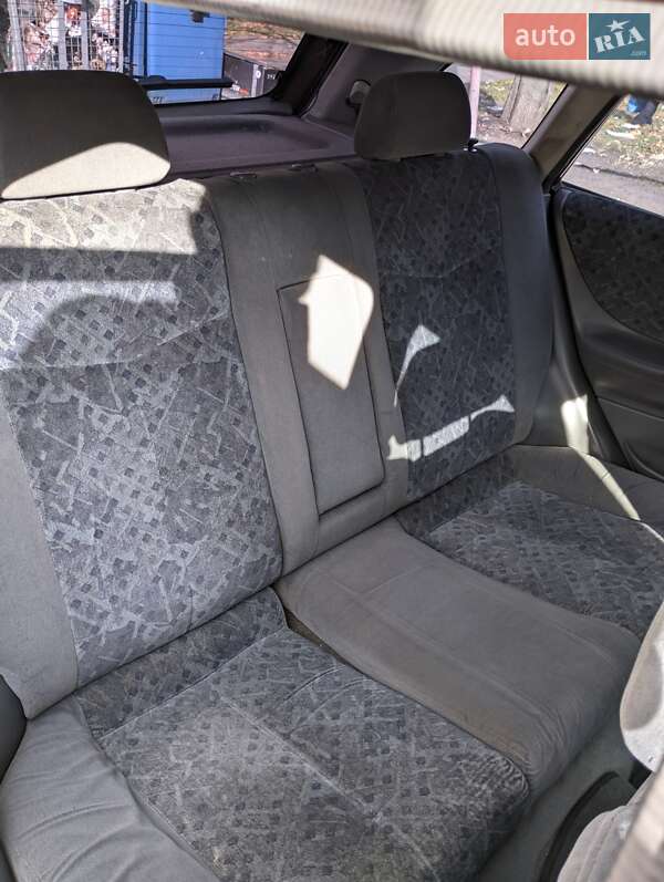 Хэтчбек Mazda 323 1998 в Киеве