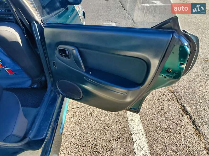 Хэтчбек Mazda 323 1994 в Николаеве фото 9 Хэтчбек Mazda 323 1994 в Николаеве