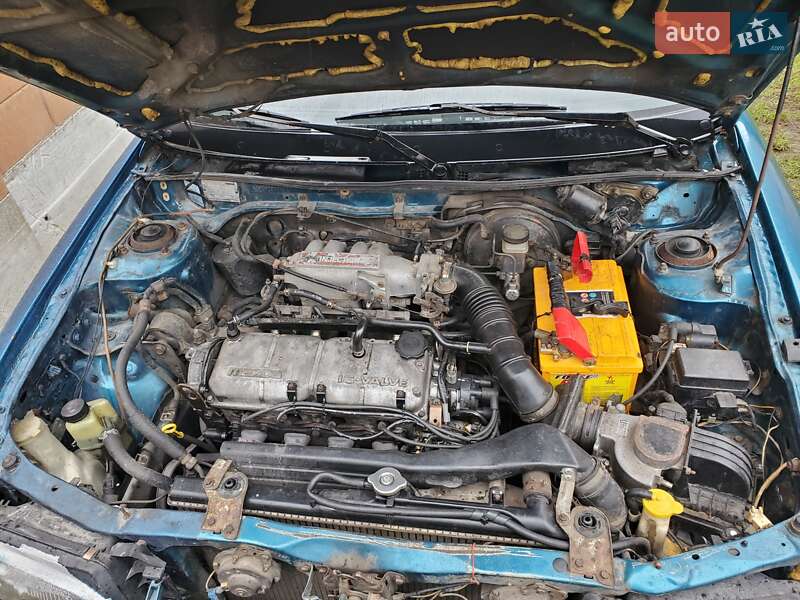Седан Mazda 323 1993 в Рава-Руській