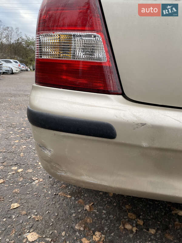 Седан Mazda 323 1999 в Харькове