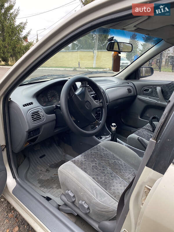 Седан Mazda 323 1999 в Харькове