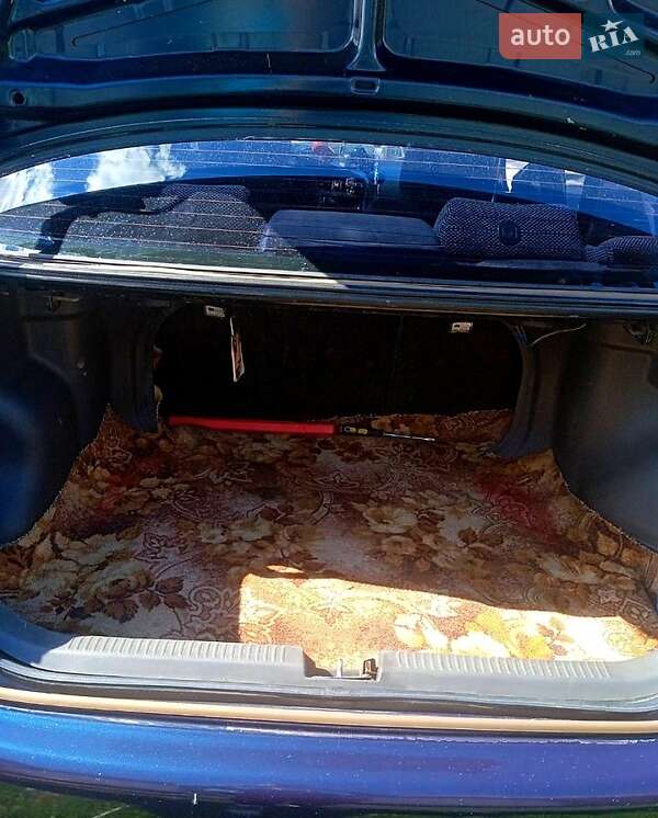 Седан Mazda 323 1994 в Липовій Долині