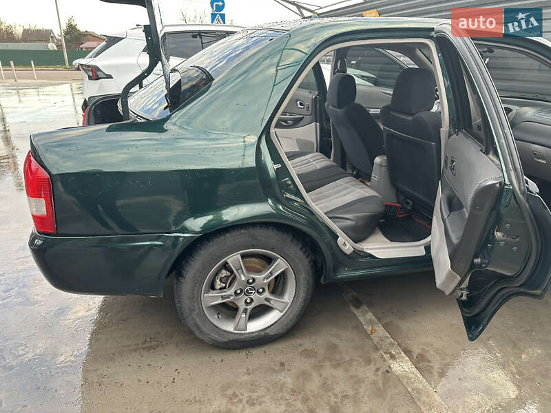 Седан Mazda 323 2003 в Бердичеве