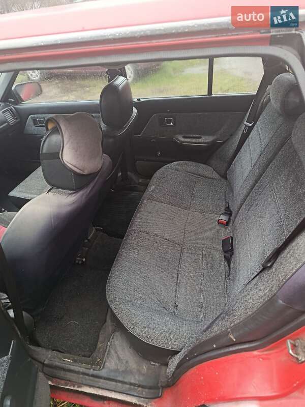 Універсал Mazda 323 1989 в Харкові