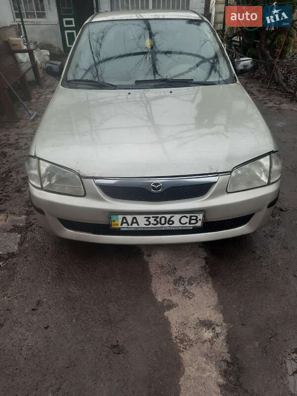 Седан Mazda 323 1998 в Бишеві
