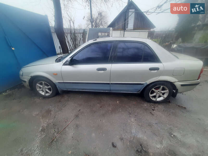 Седан Mazda 323 1998 в Бишеві