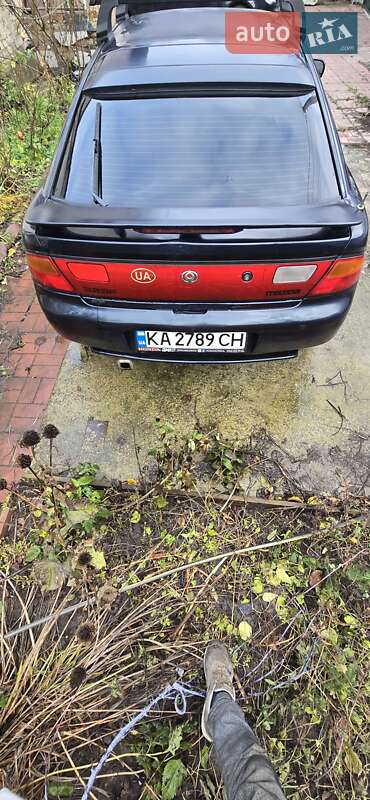 Хэтчбек Mazda 323 1996 в Новых Петровцах