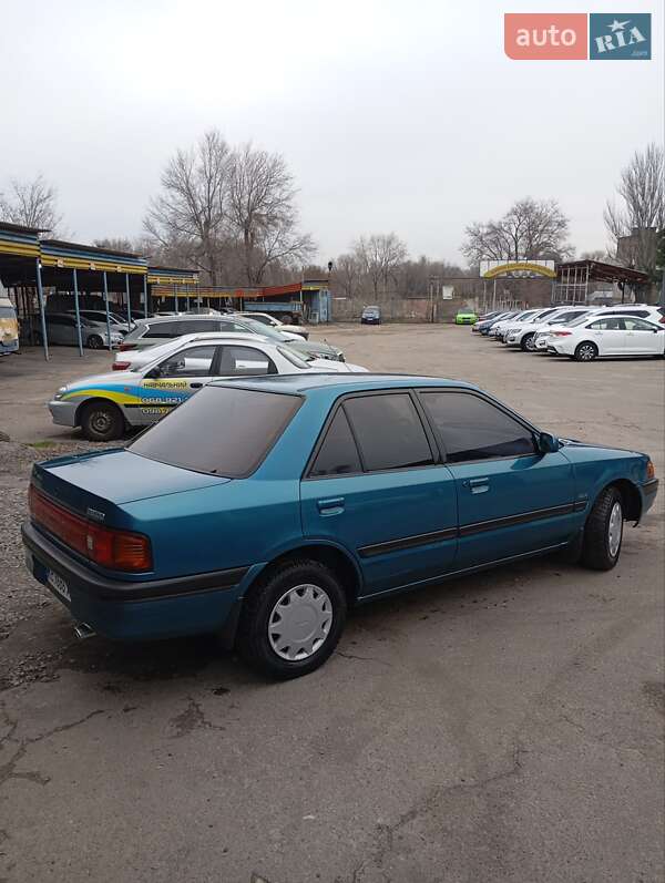 Седан Mazda 323 1995 в Кам'янському