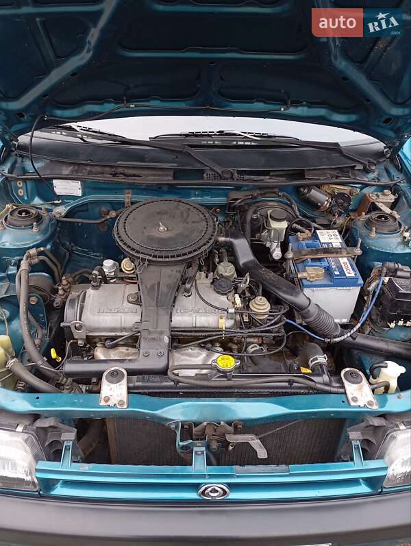 Седан Mazda 323 1995 в Кам'янському
