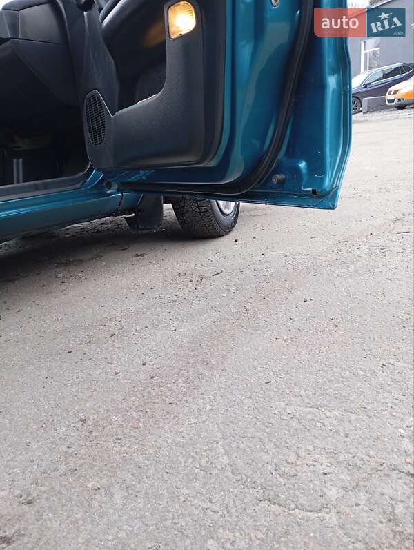 Седан Mazda 323 1995 в Кам'янському