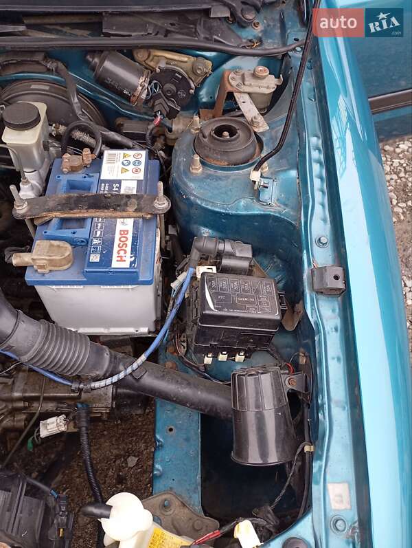 Седан Mazda 323 1995 в Кам'янському