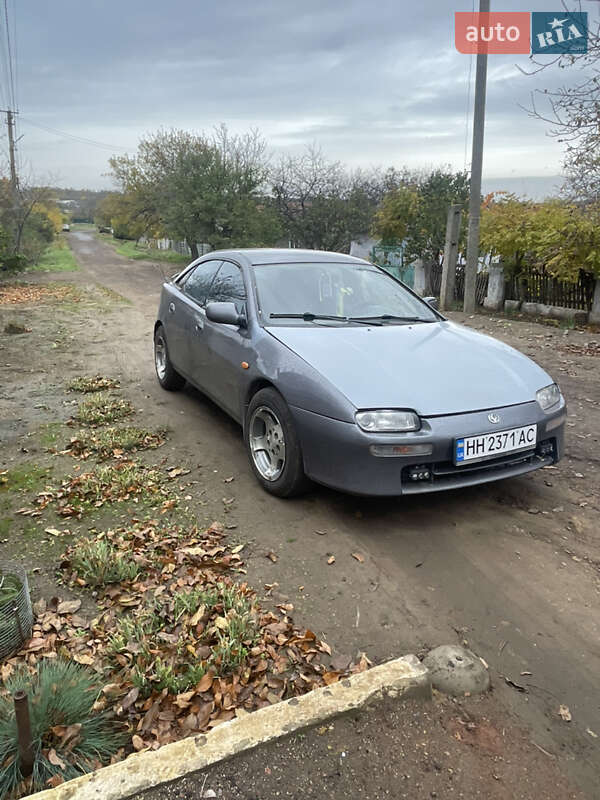Хэтчбек Mazda 323 1994 в Раздельной фото Хэтчбек Mazda 323 1994 в Раздельной