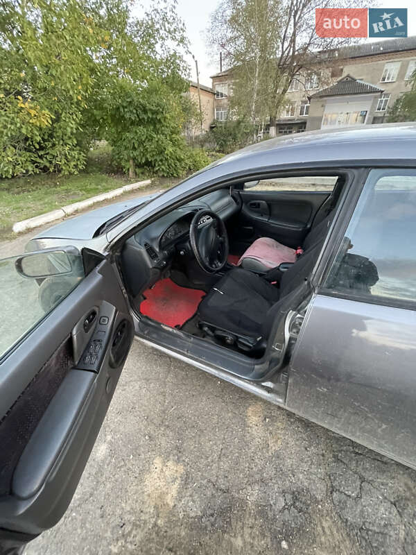 Хэтчбек Mazda 323 1994 в Раздельной фото 2 Хэтчбек Mazda 323 1994 в Раздельной