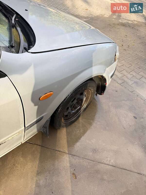 Хетчбек Mazda 323 1998 в Кіцмані