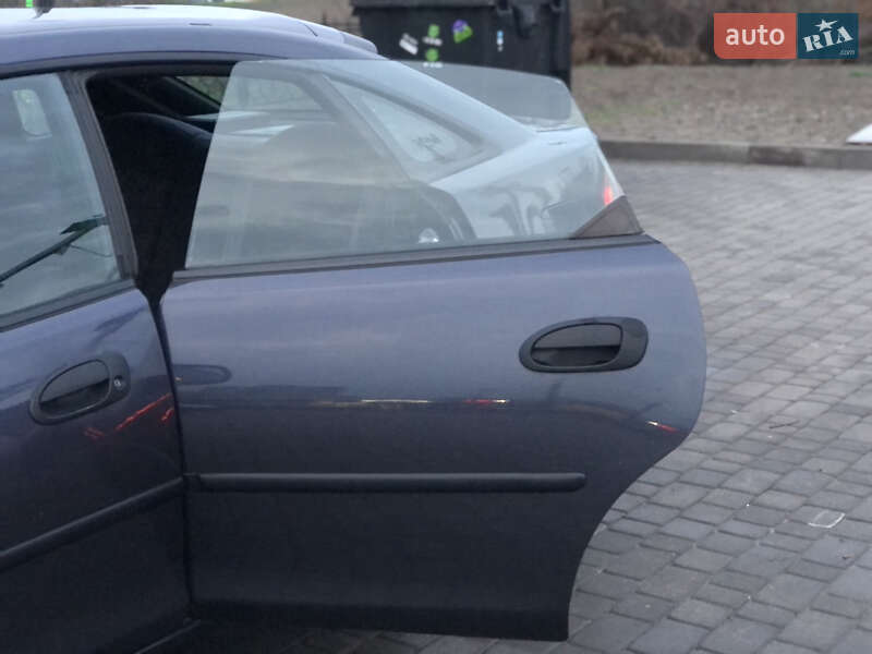 Хетчбек Mazda 323 1998 в Харкові