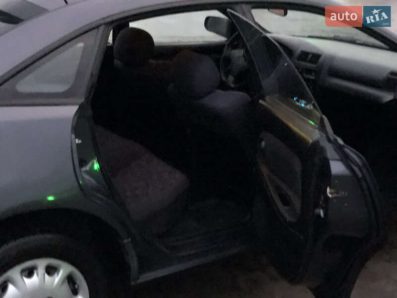 Хетчбек Mazda 323 1998 в Харкові