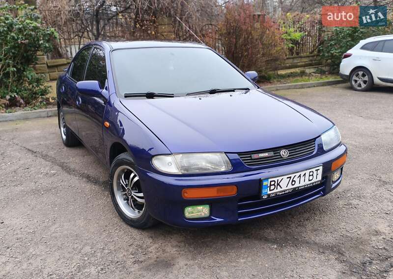Седан Mazda 323 1996 в Ровно