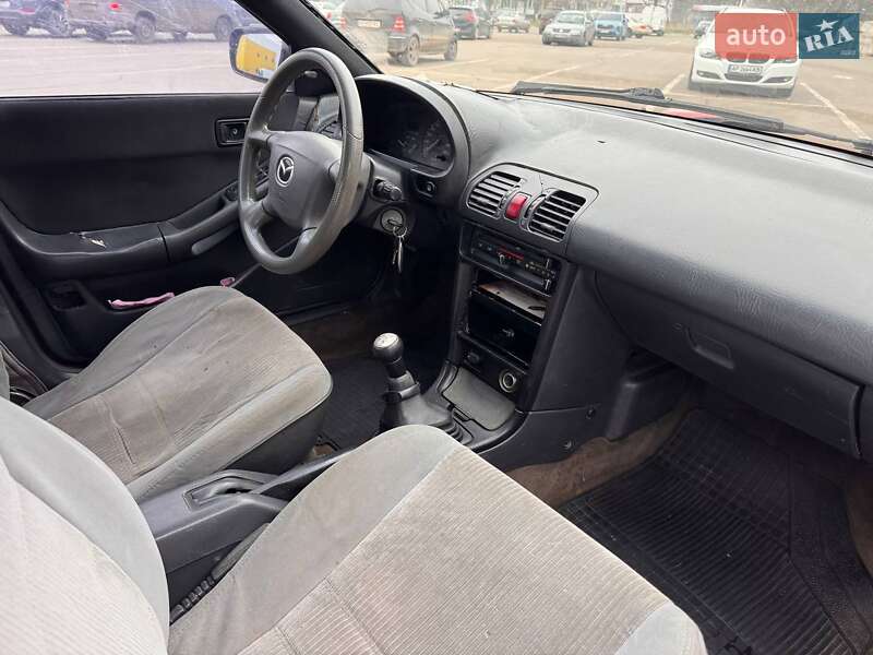 Седан Mazda 323 1990 в Запорожье