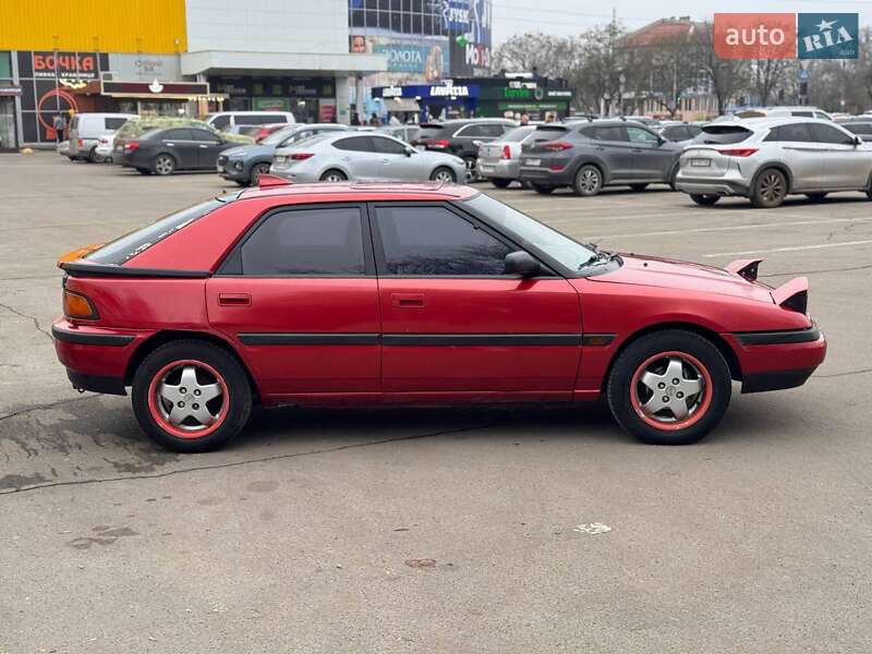 Седан Mazda 323 1990 в Запорожье