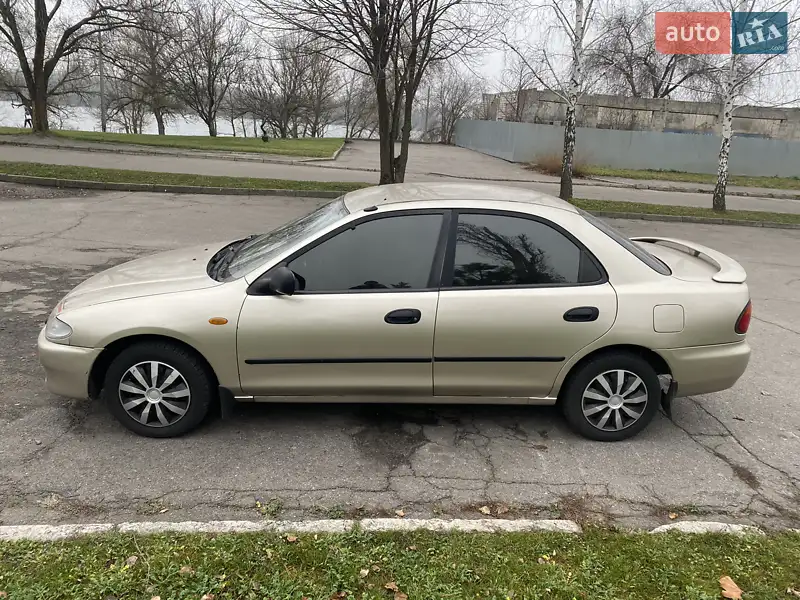 Mazda 323 1996