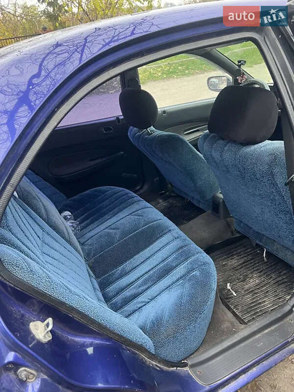 Седан Mazda 323 1995 в Василькове