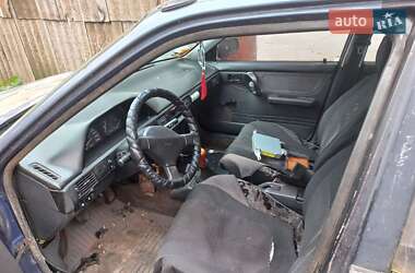 Седан Mazda 323 1990 в Переяславі