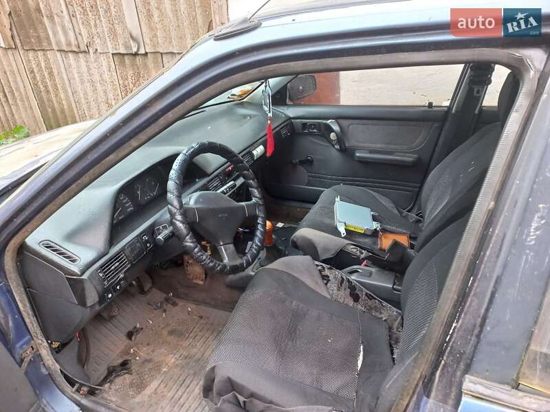 Седан Mazda 323 1990 в Переяславе