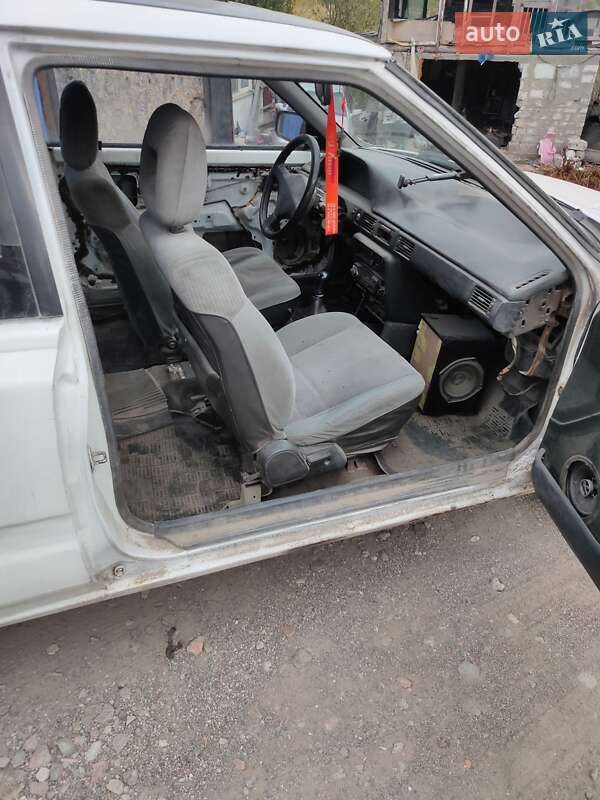 Хэтчбек Mazda 323 1991 в Днепре фото 5 Хэтчбек Mazda 323 1991 в Днепре