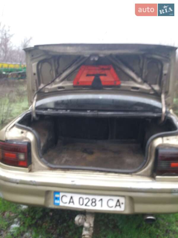 Седан Mazda 323 1992 в Новомиргороде