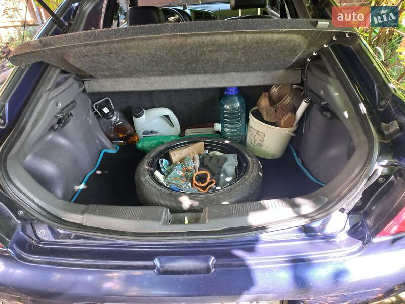 Хэтчбек Mazda 323 1995 в Киеве