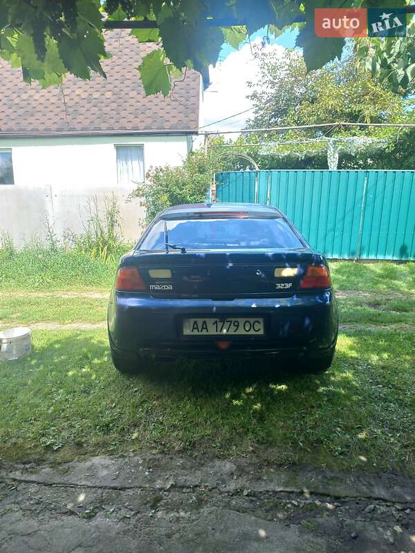 Хэтчбек Mazda 323 1995 в Киеве