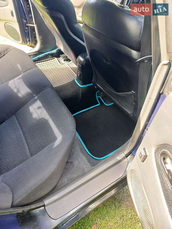 Хэтчбек Mazda 323 1995 в Киеве