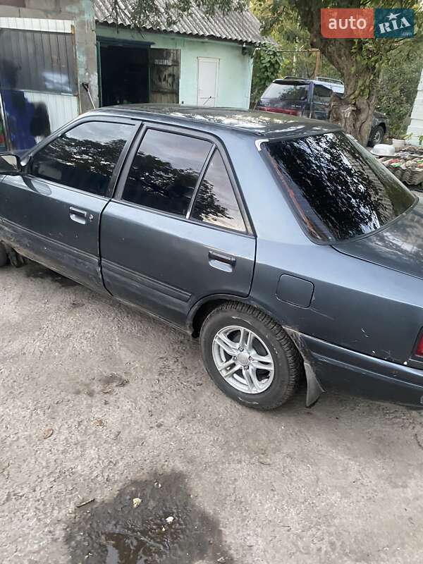 Седан Mazda 323 1990 в Дніпрі