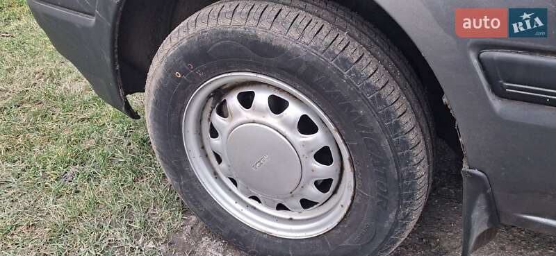 Седан Mazda 323 1994 в Таращі