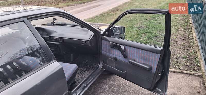 Седан Mazda 323 1994 в Таращі