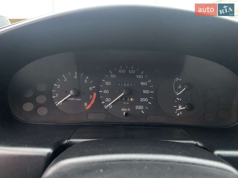 Седан Mazda 323 1995 в Кривому Розі