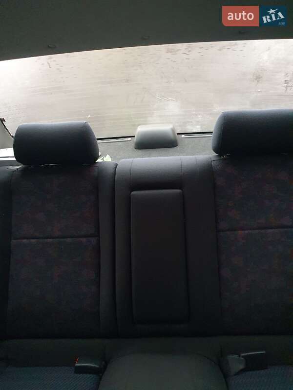 Седан Mazda 323 1998 в Киеве фото 4 Седан Mazda 323 1998 в Киеве