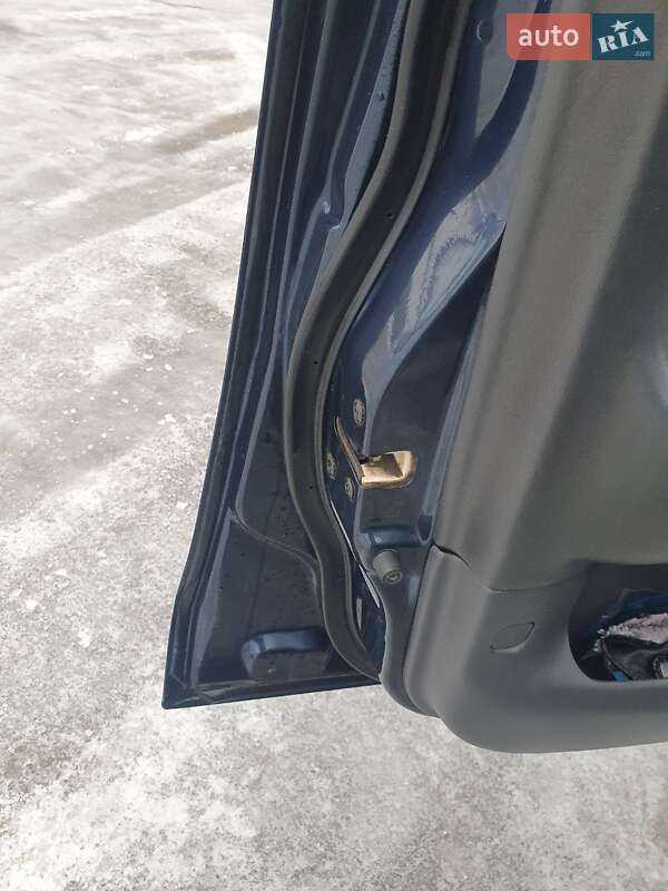 Седан Mazda 323 1998 в Киеве фото 9 Седан Mazda 323 1998 в Киеве