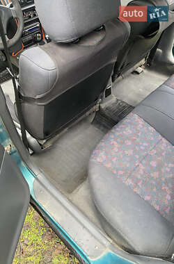 Седан Mazda 323 1997 в Бродах