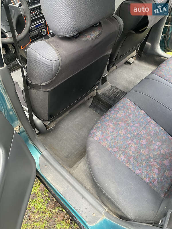 Седан Mazda 323 1997 в Бродах