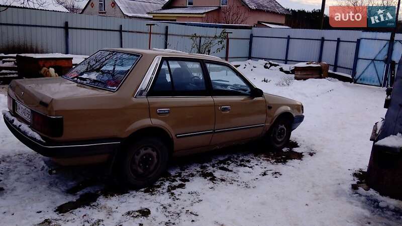 Седан Mazda 323 1987 в Житомире