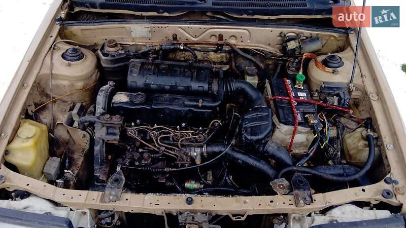 Седан Mazda 323 1987 в Житомире