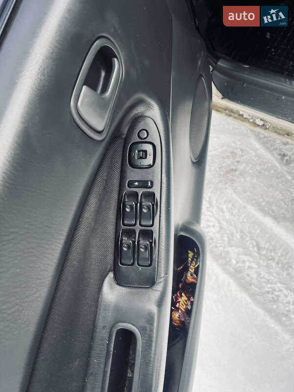 Седан Mazda 323 1997 в Иваничах