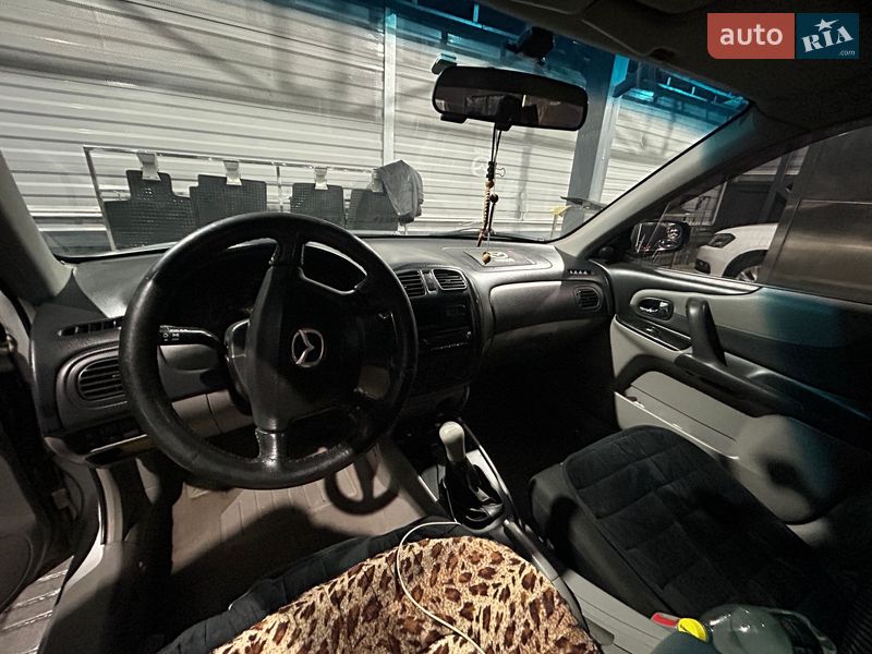 Седан Mazda 323 2002 в Одессе