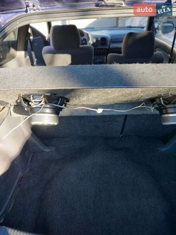 Хэтчбек Mazda 323 1996 в Остроге