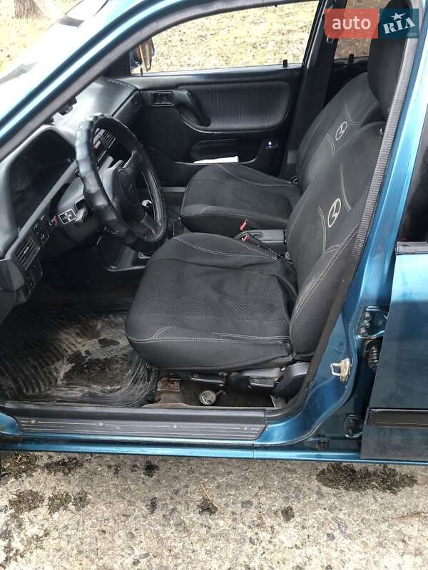 Седан Mazda 323 1995 в Білгороді-Дністровському