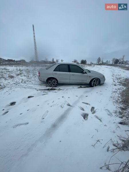 Седан Mazda 323 2003 в Ладыжине