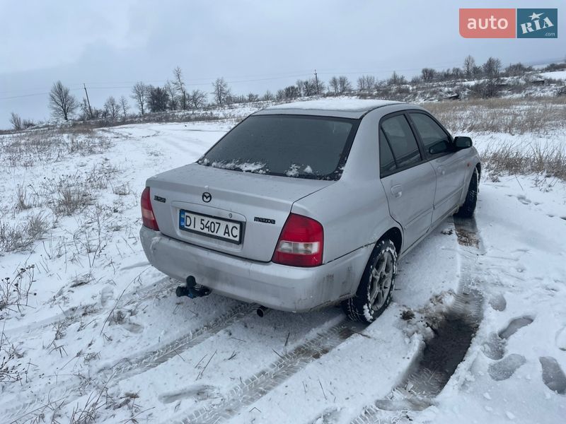 Седан Mazda 323 2003 в Ладыжине