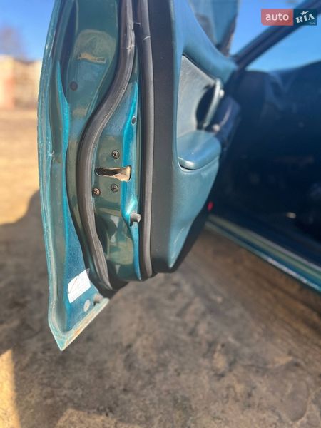 Хетчбек Mazda 323 1996 в Одесі