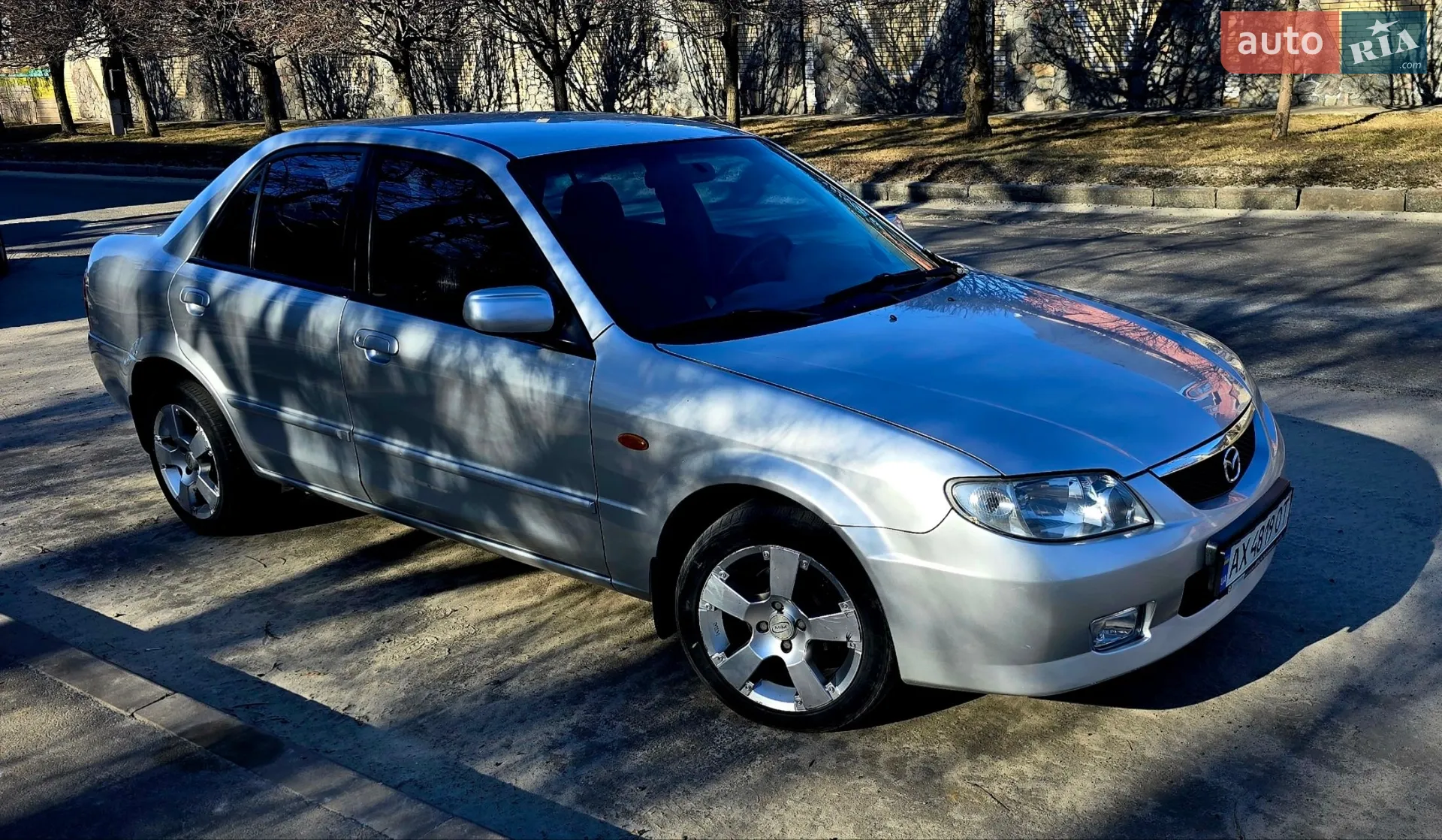 Mazda 323 2001